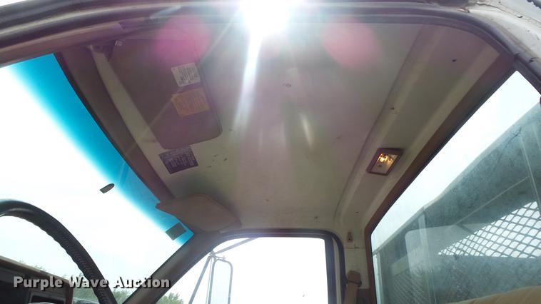 image for item DE7146 1991 GMC TopKick dump flatbed truck