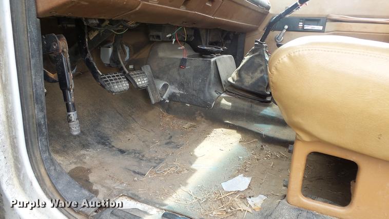 image for item DE7146 1991 GMC TopKick dump flatbed truck