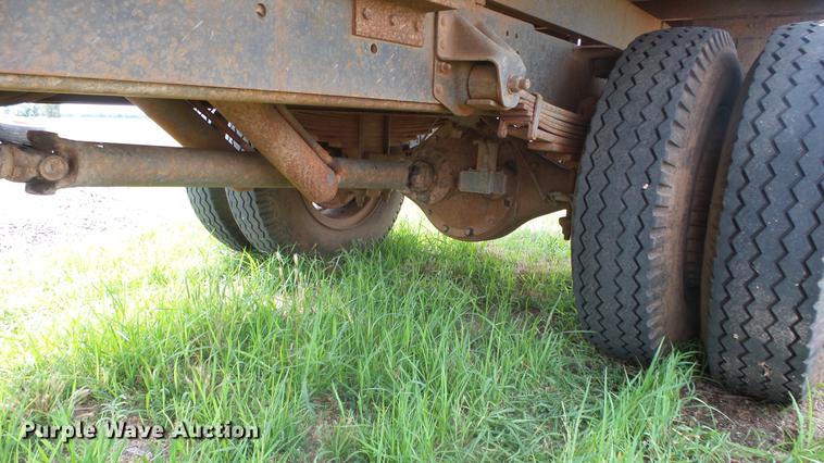 image for item DE7146 1991 GMC TopKick dump flatbed truck