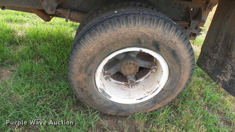 image for item DE7146 1991 GMC TopKick dump flatbed truck