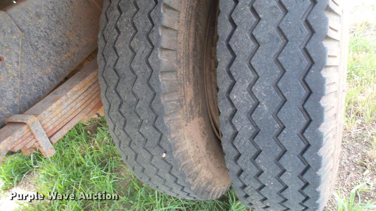 image for item DE7146 1991 GMC TopKick dump flatbed truck