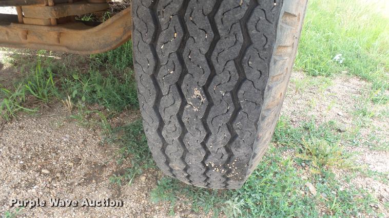 image for item DE7146 1991 GMC TopKick dump flatbed truck