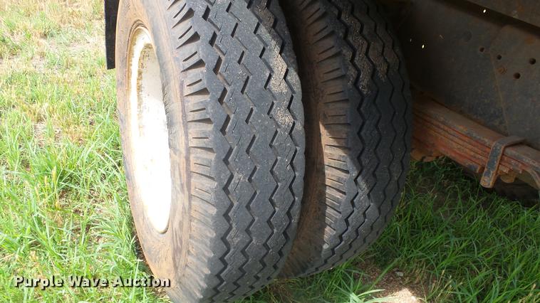 image for item DE7146 1991 GMC TopKick dump flatbed truck