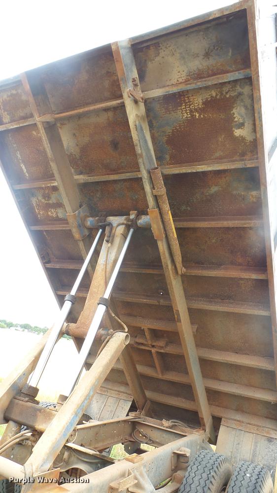 image for item DE7146 1991 GMC TopKick dump flatbed truck