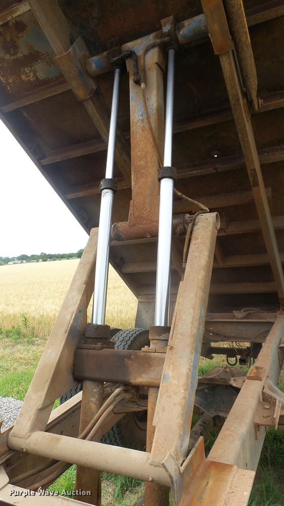 image for item DE7146 1991 GMC TopKick dump flatbed truck