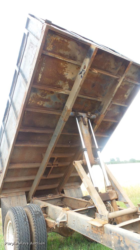 image for item DE7146 1991 GMC TopKick dump flatbed truck