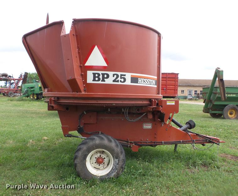 image for item EI9838 Hesston BP25 bale processor