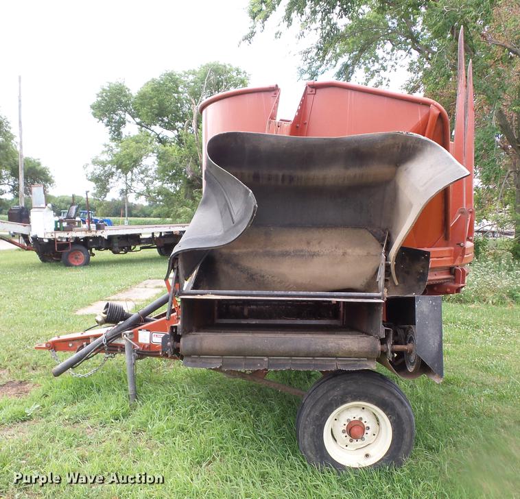 image for item EI9838 Hesston BP25 bale processor