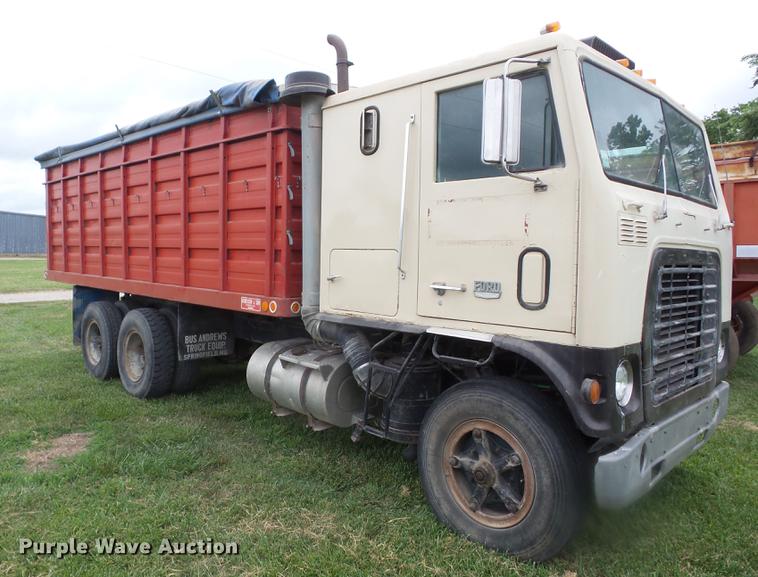 image for item EI9839 1974 Ford 9000 grain truck
