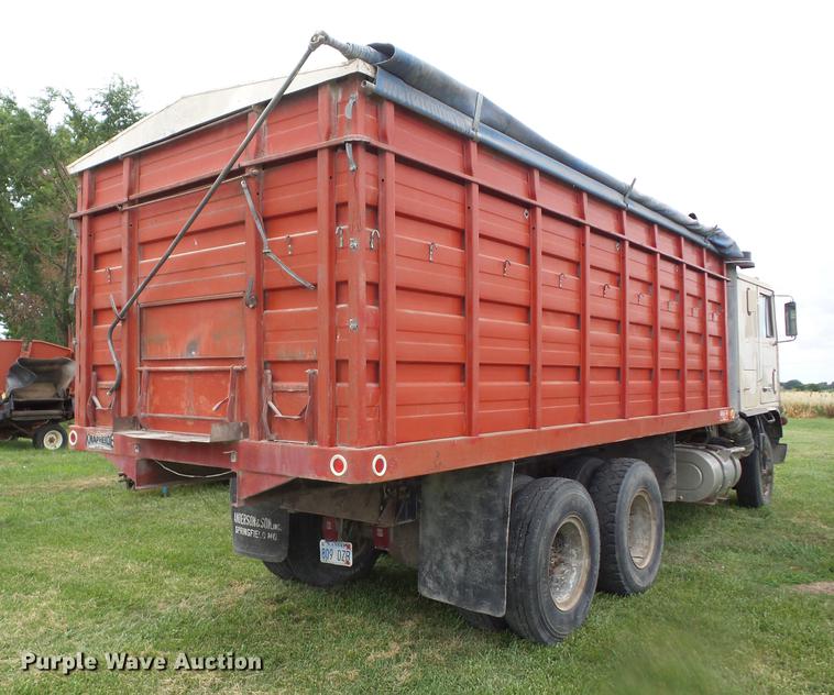 image for item EI9839 1974 Ford 9000 grain truck