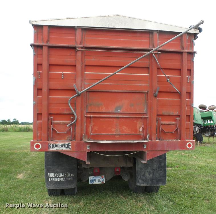 image for item EI9839 1974 Ford 9000 grain truck