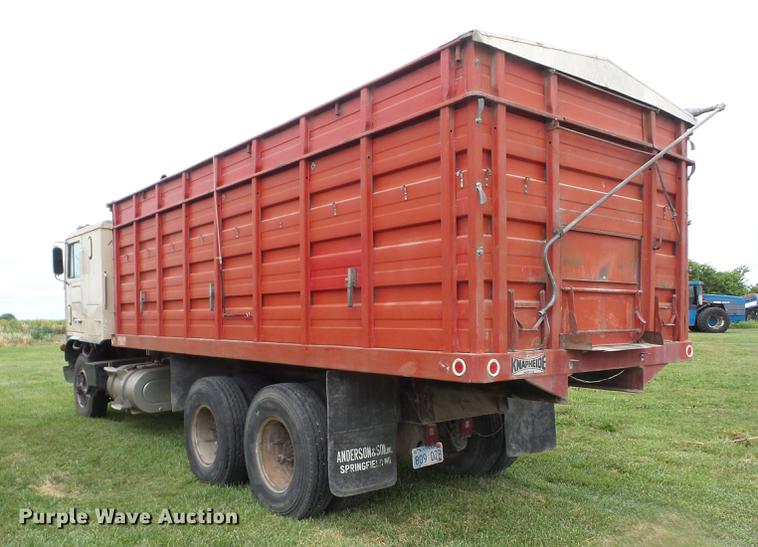 image for item EI9839 1974 Ford 9000 grain truck