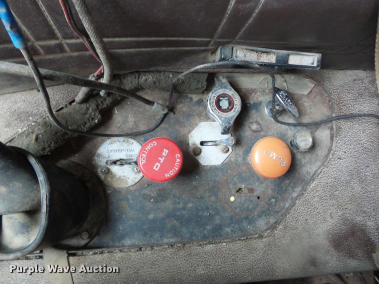 image for item EI9839 1974 Ford 9000 grain truck