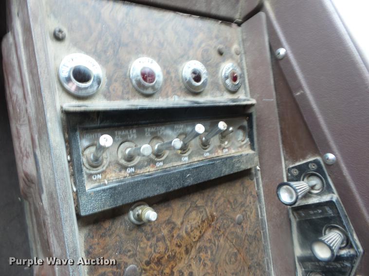 image for item EI9839 1974 Ford 9000 grain truck