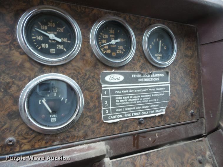 image for item EI9839 1974 Ford 9000 grain truck