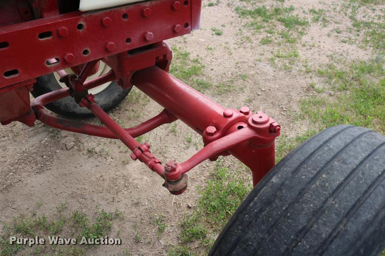 image for item EP9500 Farmall 706 tractor