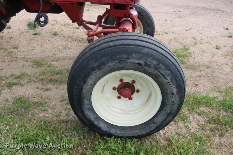 image for item EP9500 Farmall 706 tractor