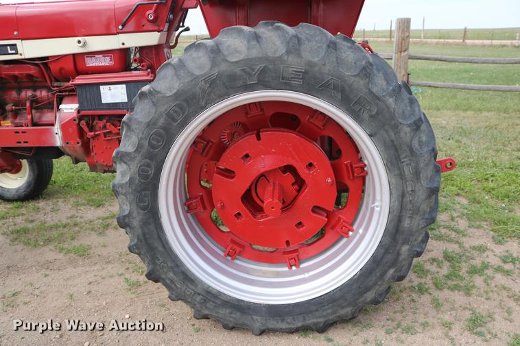 image for item EP9500 Farmall 706 tractor