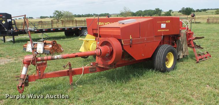 image for item K6274 Sperry New Holland Hayliner 425 small square baler