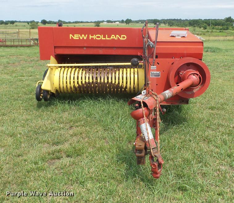 image for item K6274 Sperry New Holland Hayliner 425 small square baler