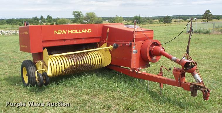 image for item K6274 Sperry New Holland Hayliner 425 small square baler