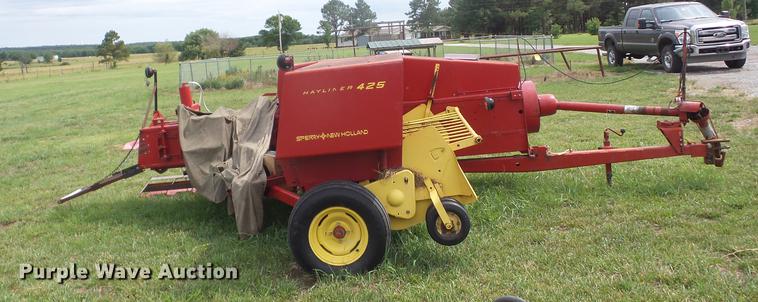 image for item K6274 Sperry New Holland Hayliner 425 small square baler
