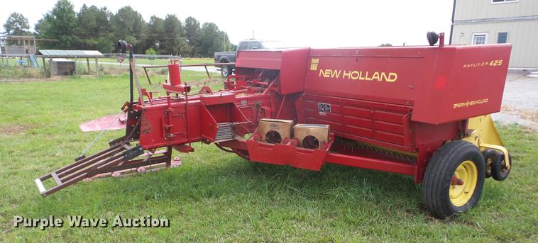image for item K6274 Sperry New Holland Hayliner 425 small square baler