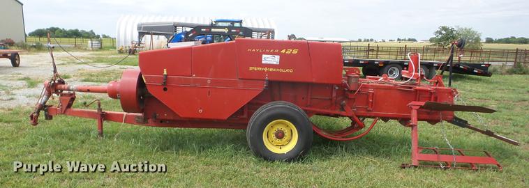 image for item K6274 Sperry New Holland Hayliner 425 small square baler