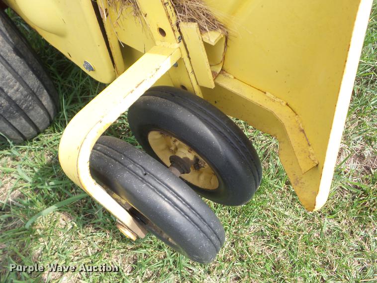 image for item K6274 Sperry New Holland Hayliner 425 small square baler