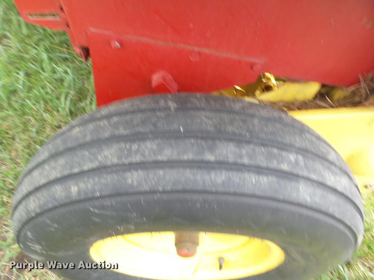 image for item K6274 Sperry New Holland Hayliner 425 small square baler