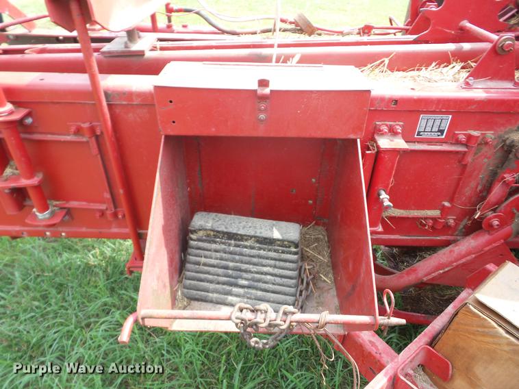 image for item K6274 Sperry New Holland Hayliner 425 small square baler