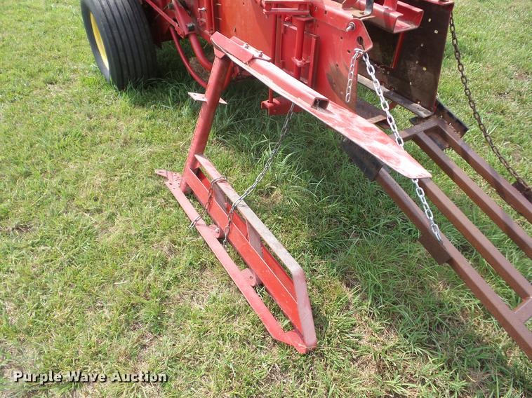 image for item K6274 Sperry New Holland Hayliner 425 small square baler
