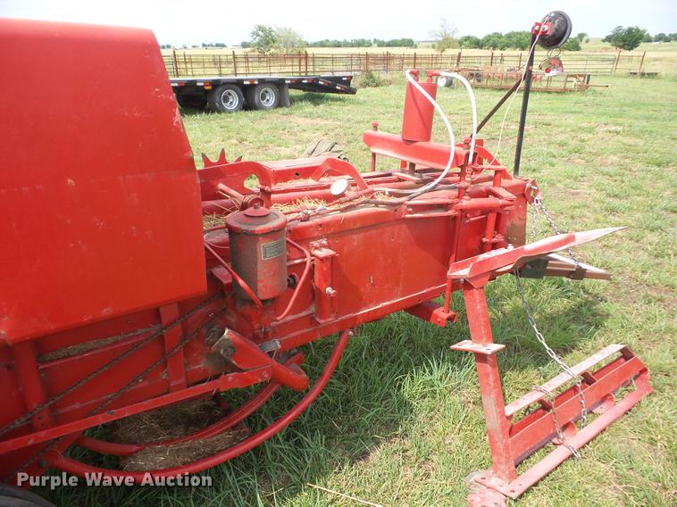 image for item K6274 Sperry New Holland Hayliner 425 small square baler