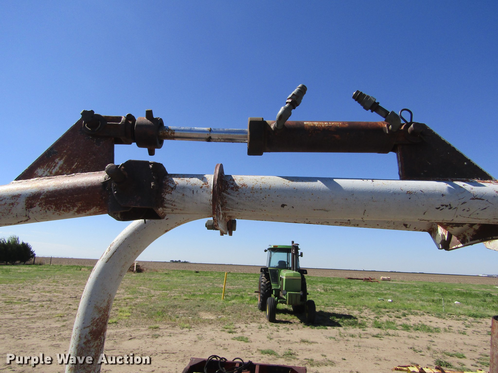 Round bale unroller in Sublette, KS Item DD5737 sold Purple Wave