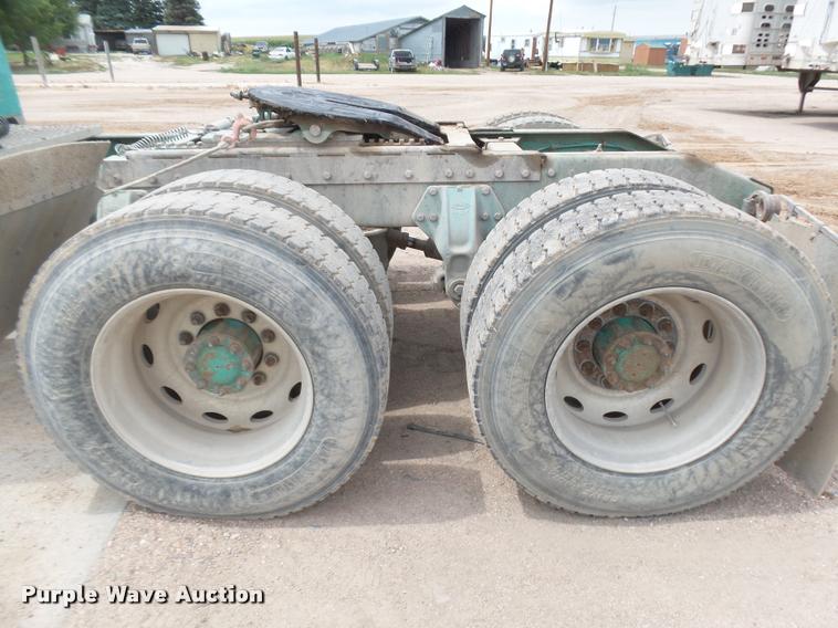 image for item DB6248 1993 Peterbilt 379 semi truck