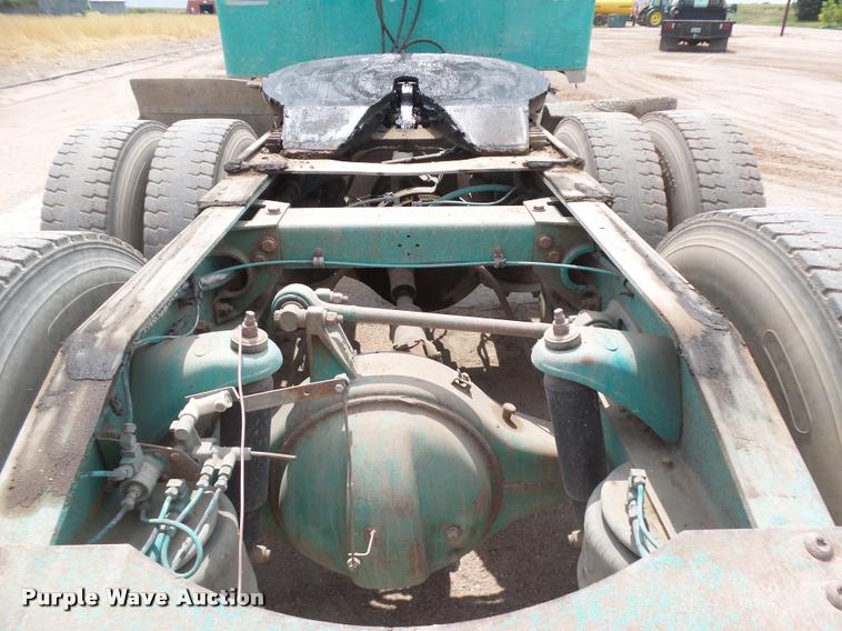 image for item DB6248 1993 Peterbilt 379 semi truck