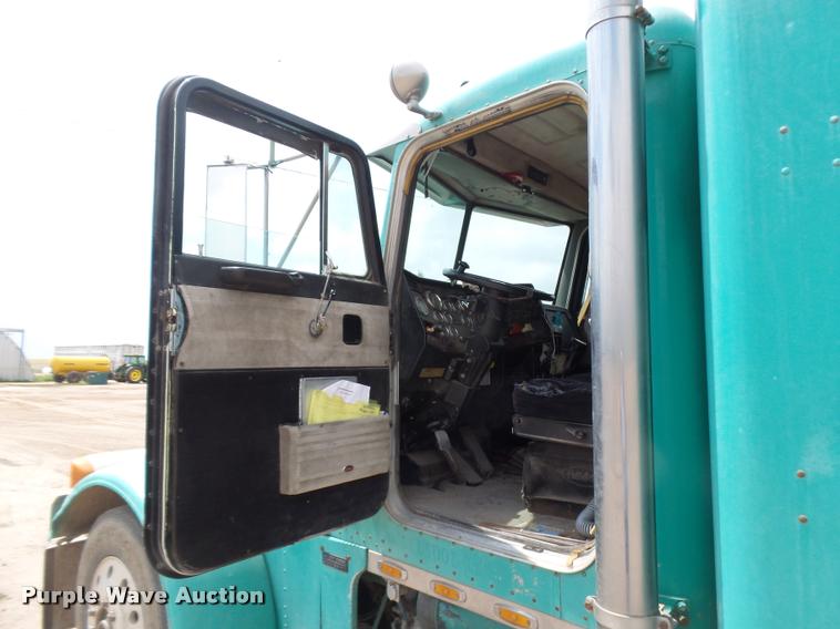 image for item DB6248 1993 Peterbilt 379 semi truck