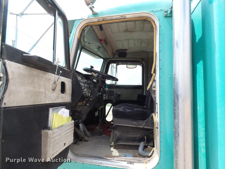 image for item DB6248 1993 Peterbilt 379 semi truck