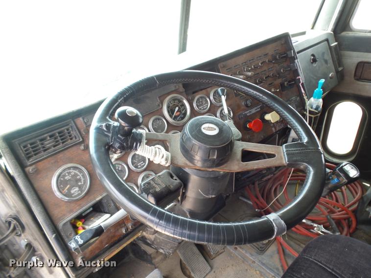 image for item DB6248 1993 Peterbilt 379 semi truck