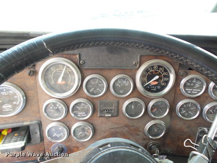 image for item DB6248 1993 Peterbilt 379 semi truck