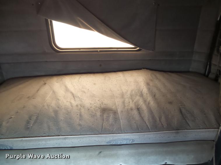 image for item DB6248 1993 Peterbilt 379 semi truck