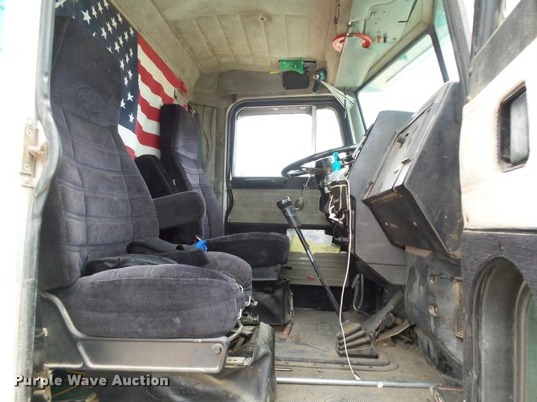 image for item DB6248 1993 Peterbilt 379 semi truck