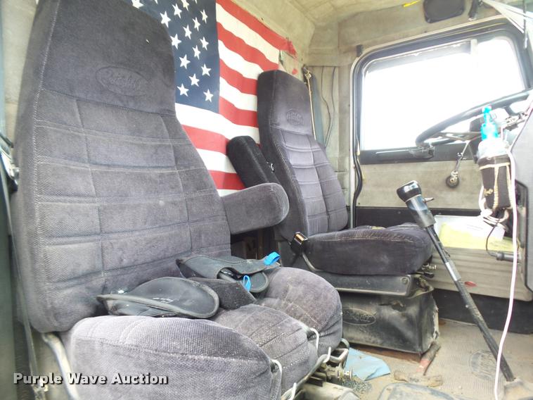 image for item DB6248 1993 Peterbilt 379 semi truck