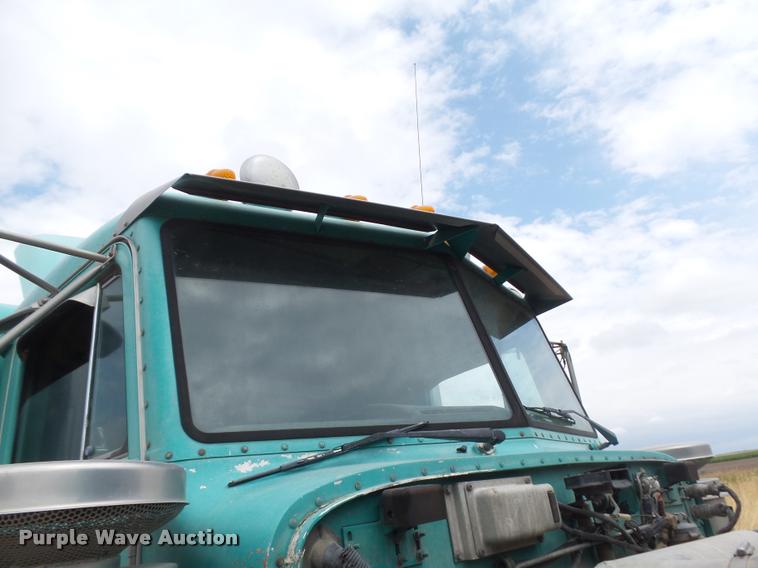 image for item DB6248 1993 Peterbilt 379 semi truck