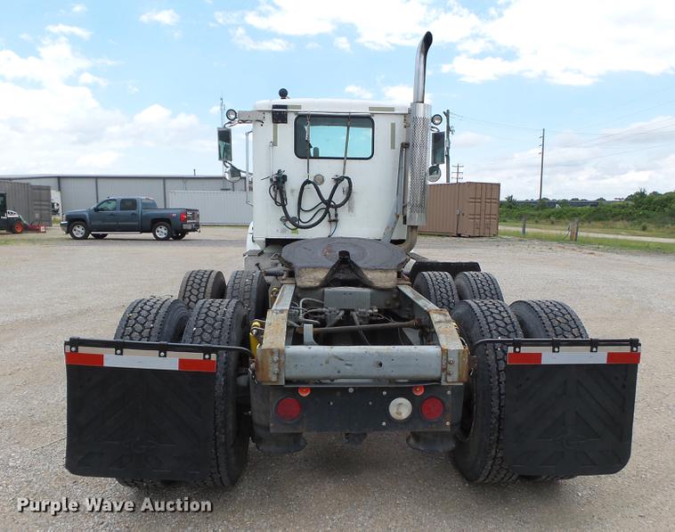 image for item DB7113 2003 International 9400i semi truck