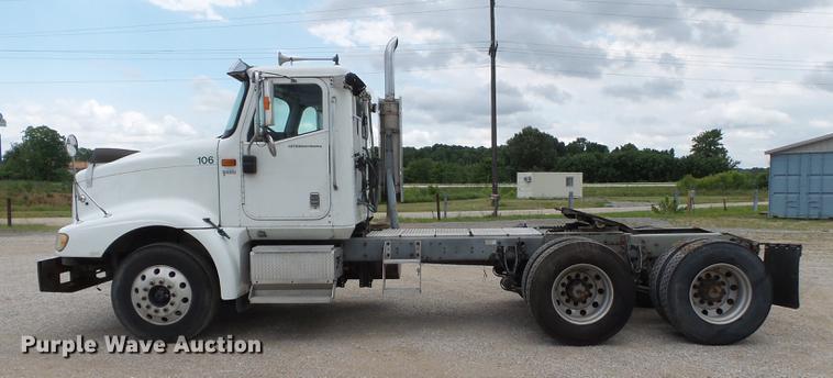 image for item DB7113 2003 International 9400i semi truck