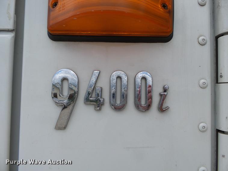 image for item DB7113 2003 International 9400i semi truck