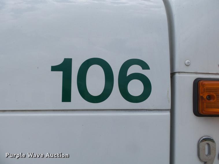 image for item DB7113 2003 International 9400i semi truck