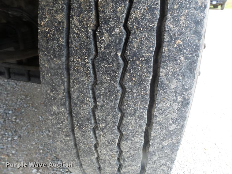 image for item DB7113 2003 International 9400i semi truck