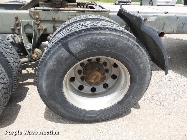 image for item DB7113 2003 International 9400i semi truck